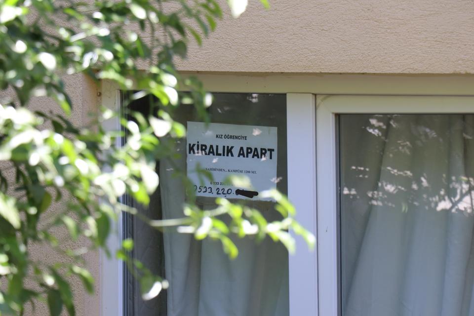 APARTA CASUS KAMERALAR YERLEŞTİREN İŞLETMECİ KIZ ÖĞRENCİLERİ HEDEF ALMIŞ KENDİSİNİ 'ÖĞRENCİ DOSTU' OLARAK TANITAN APART İŞLETMECİSİNİN KİRALIK İLANLARINDA KIZ ÖĞRENCİ DETAYI PES DEDİRTTİ