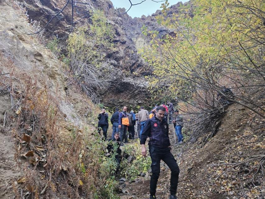 Kayıp yaşlı adam, arazide ölü bulundu