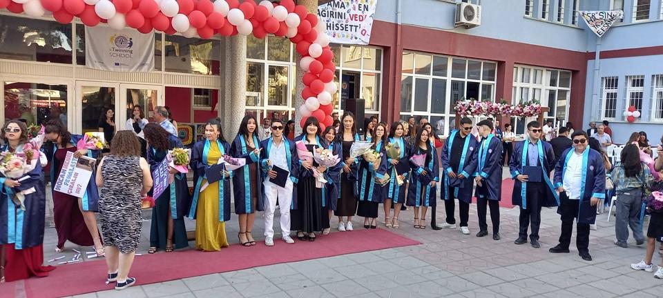 Söke  Anadolu Lisesinde Mezuniyet Coşkusu