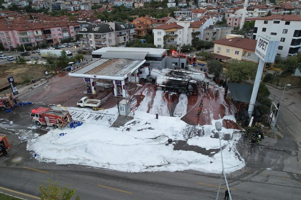 Denizli’de akaryakıt istasyonundaki yangın kontrol altına alındı