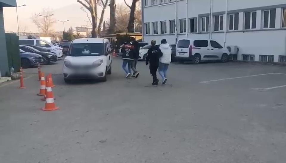 BURSA EMNİYETİ'NDEN SAHTE POLİS OPERASYONU: 10 ŞÜPHELİ TUTUKLANDI SAHTE POLİS VE SAVCILARA BÜYÜK DARBE: 10 MİLYON 800 BİN TL'LİK VURGUN ÇÖKERTİLDİ