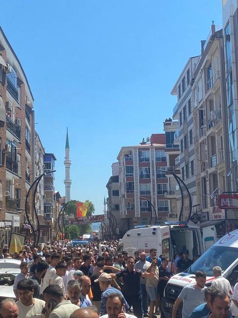 İZMİR'İN TORBALI İLÇESİ AYRANCILAR MAHALLESİ'NDE BİR BİNADA DOĞAL GAZ PATLAMASI MEYDANA GELDİĞİ, YARALILARIN OLDUĞU ÖĞRENİLDİ.