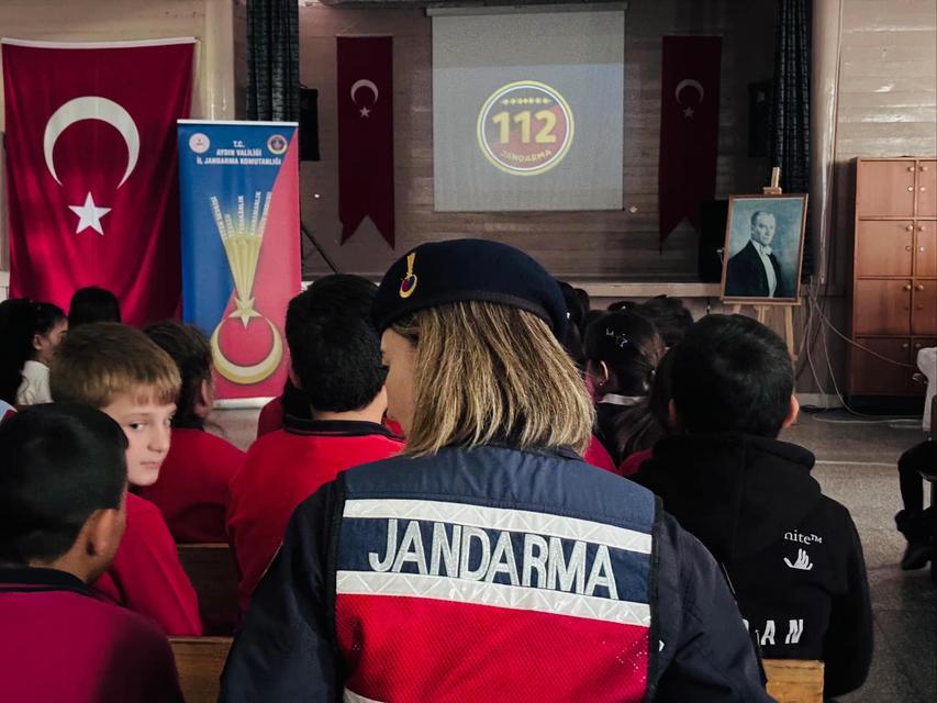 KOÇARLI'DA JANDARMA EKİPLERİ ÖĞRENCİLERLE BULUŞTU
