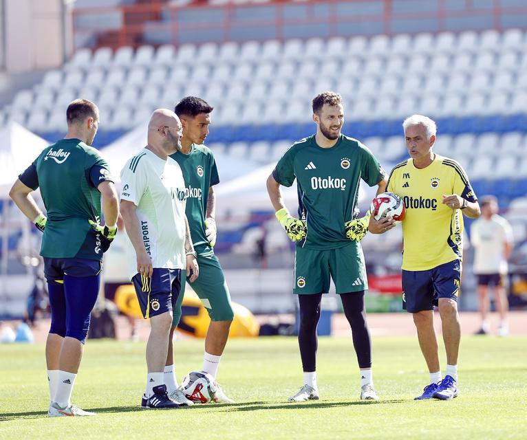 Fenerbahçe, yeni sezon hazırlıklarını sürdürdü