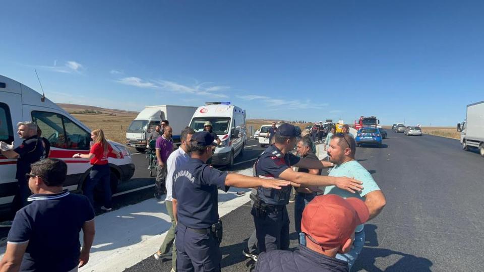 Tek şeride düşürülen yolda zincirleme kaza: 6 yaralı