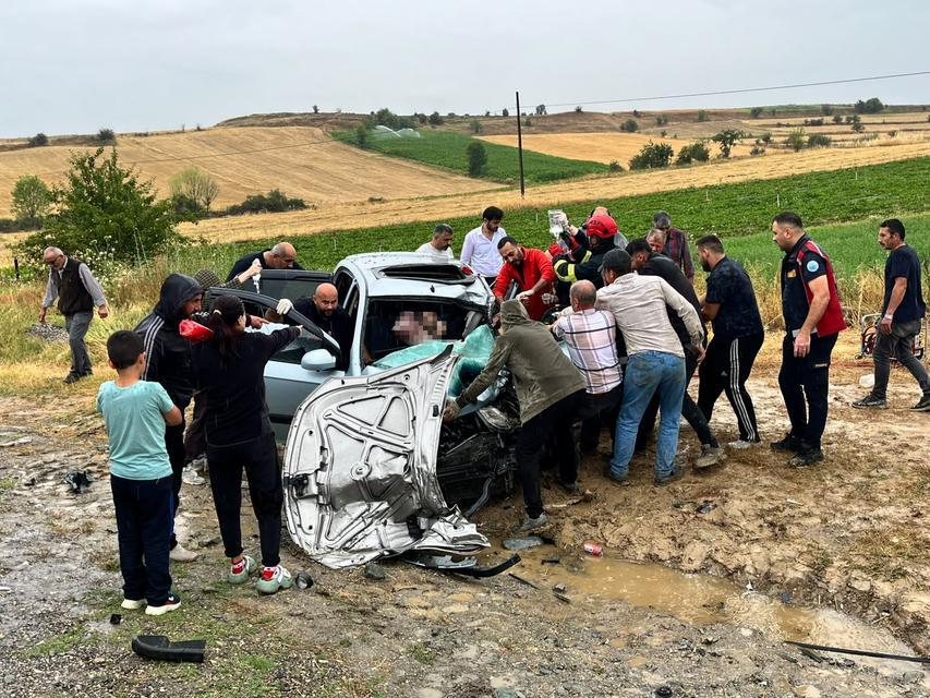 Üç araç çarpıştı: 1 ölü, 5 yaralı
