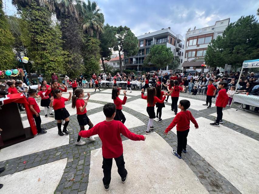 Söke  Kent KonseyiÇocukların Gönlünü Aldı