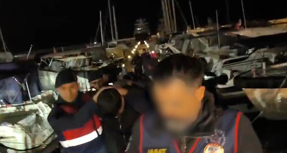 ORGANİZE SUÇ ÖRGÜTÜ ÜYELERİ YURTDIŞINA KAÇARKEN YAKALANDI