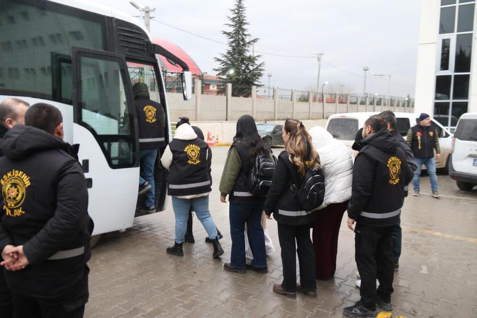 Aydın dahil 6  ilde fuhuş operasyonu: 15 kadın kurtarıldı, 13 şüpheli yakalandı
