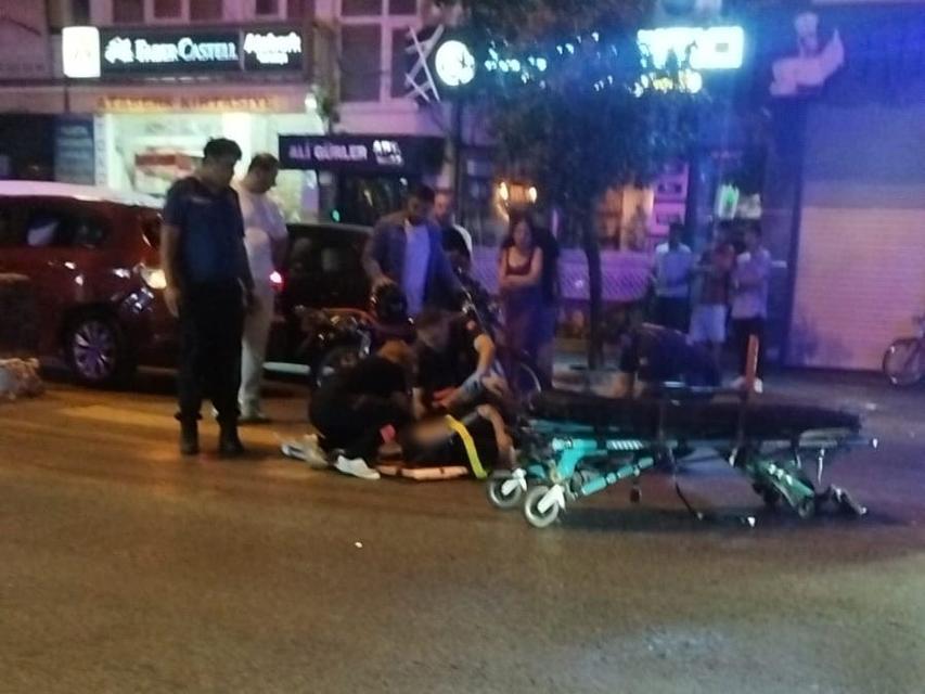 Efeler’de otomobil ile motosiklet çarpıştı: 1 yaralı