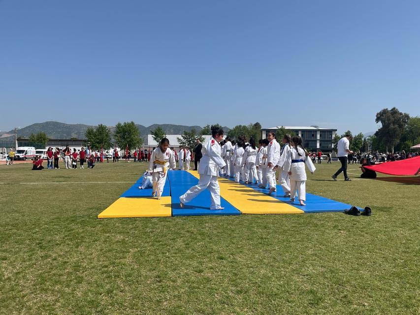 İNCİRLİOVA'DA 23 NİSAN COŞKUYLA KUTLANDI