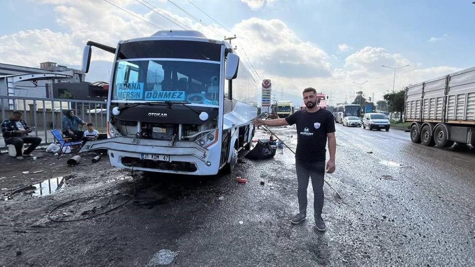 Şiddetli yağış hayatı felç etti: 25 kişi minibüste mahsur kaldı