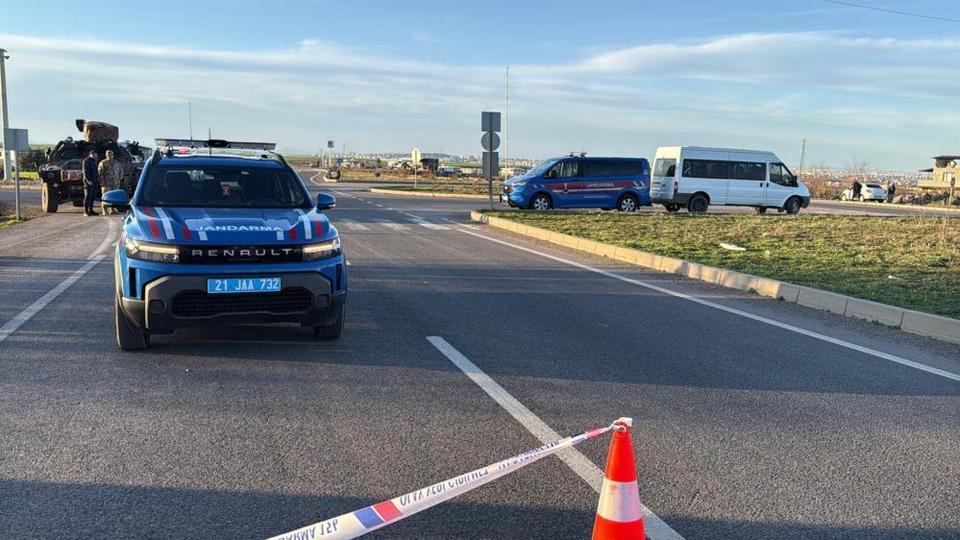 İşçi minibüsü duvara çarptı: 12 yaralı