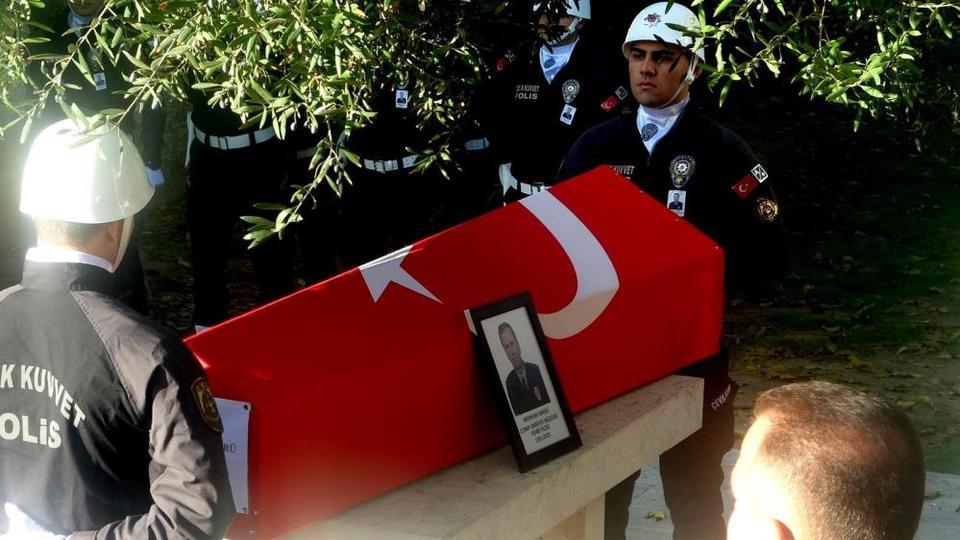 Emekli emniyet müdürü hayatını kaybetti