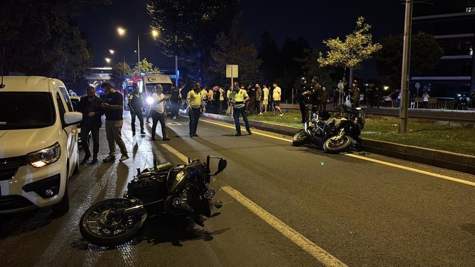 Motosikletli polis ekipleri kaza yaptı: 4 yaralı
