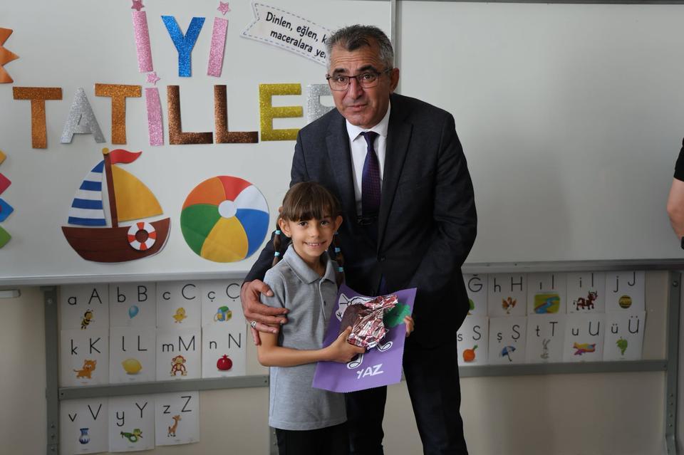 Söke'de 21 bin 737 öğrenci karne sevinci yaşadı