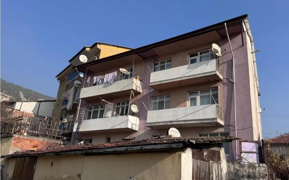 Evinin önünde ölü olarak bulundu