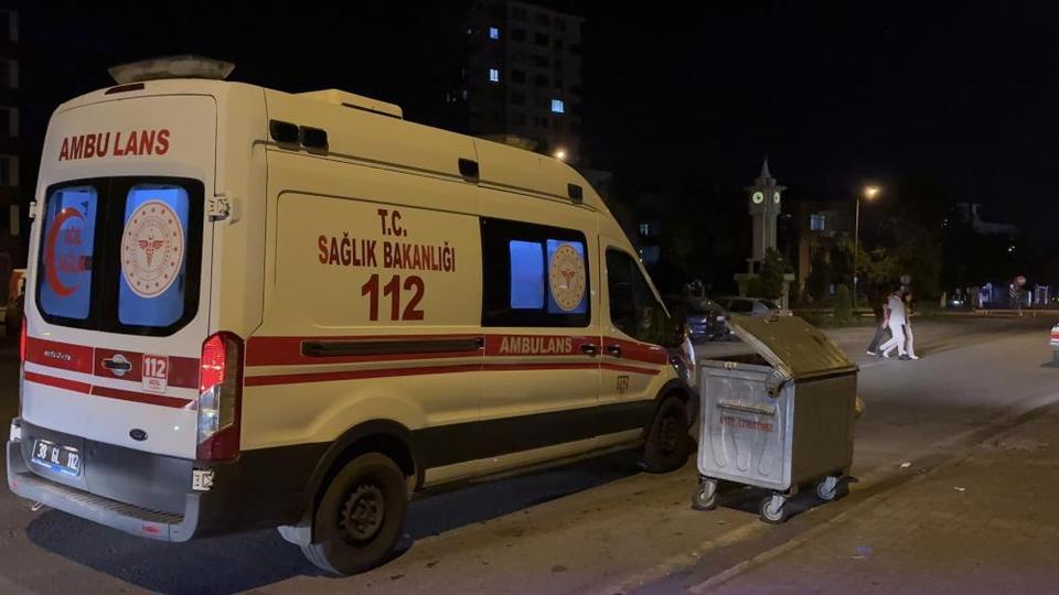 Çocuklar kavga etti, aileler ortalığı savaş alanına çevirdi