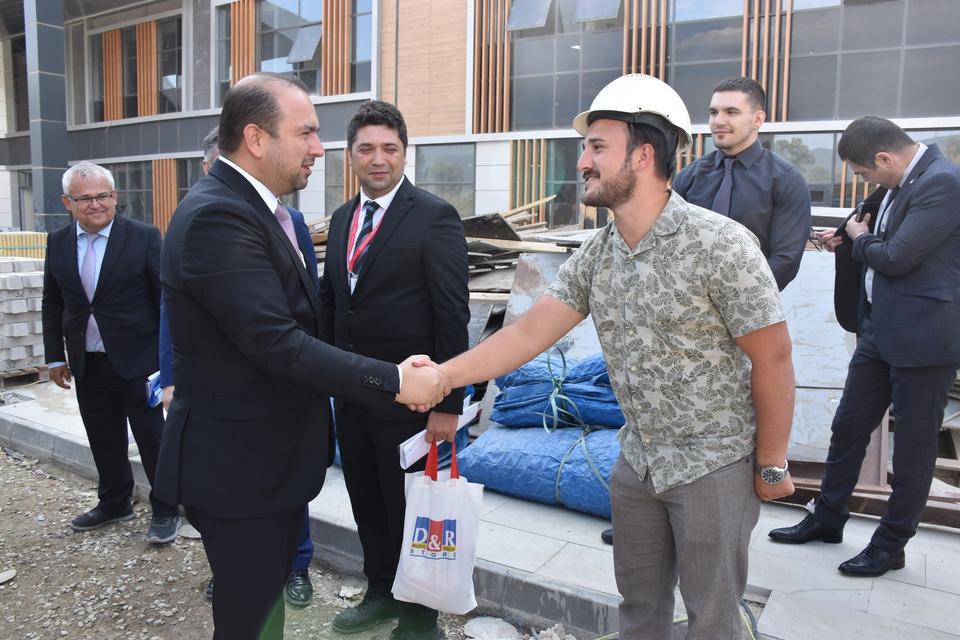YENİ ÇİNE DEVLET HASTANESİ, HİZMET İÇİN GÜN SAYIYOR