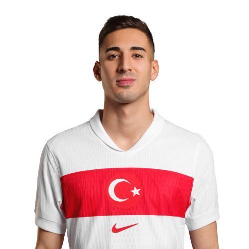 Mert Müldür kimdir? Savunmanın dinamik ismi