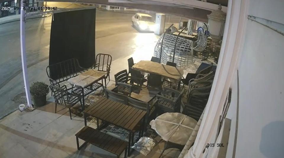 Dikkatsiz sürücünün kaza anı kamerada