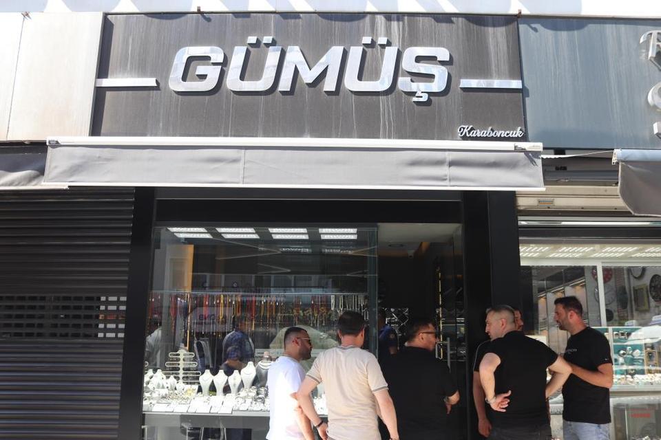 Esnaf pompalı tüfekle öldürüldü