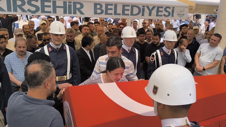 Uzman çavuş ve eşi trafik kazasında hayatını kaybetti