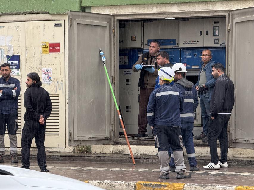 Trafoyu tamir eden işçi elektrik akımına kapıldı