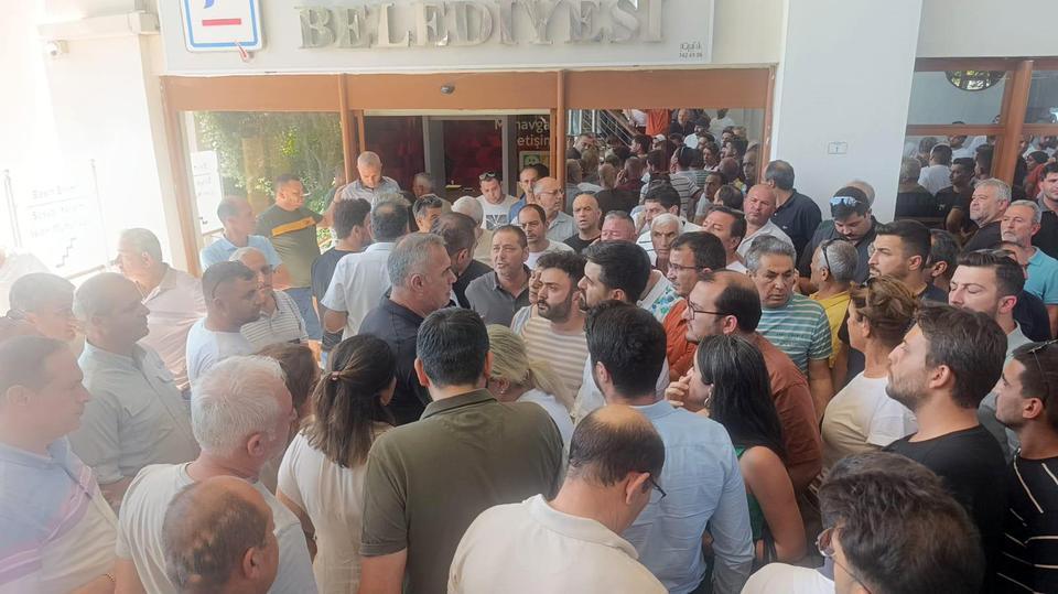 MANAVGAT BELEDİYESİ'NE 'RÜŞVET VE YOLSUZLUK' OPERASYONU MANAVGAT BELEDİYE BAŞKANI CHP'Lİ NİYAZİ NEFİ KARA'NIN DA ARALARINDA BULUNDUĞU ÇOK SAYIDA KİŞİ HAKKINDA GÖZALTI KARARI VERİLDİ