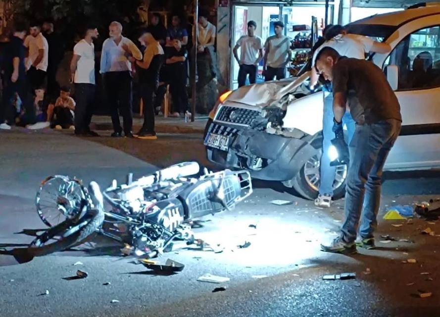 Hafif ticari araç ile motosiklet çarpıştı: 1 ölü