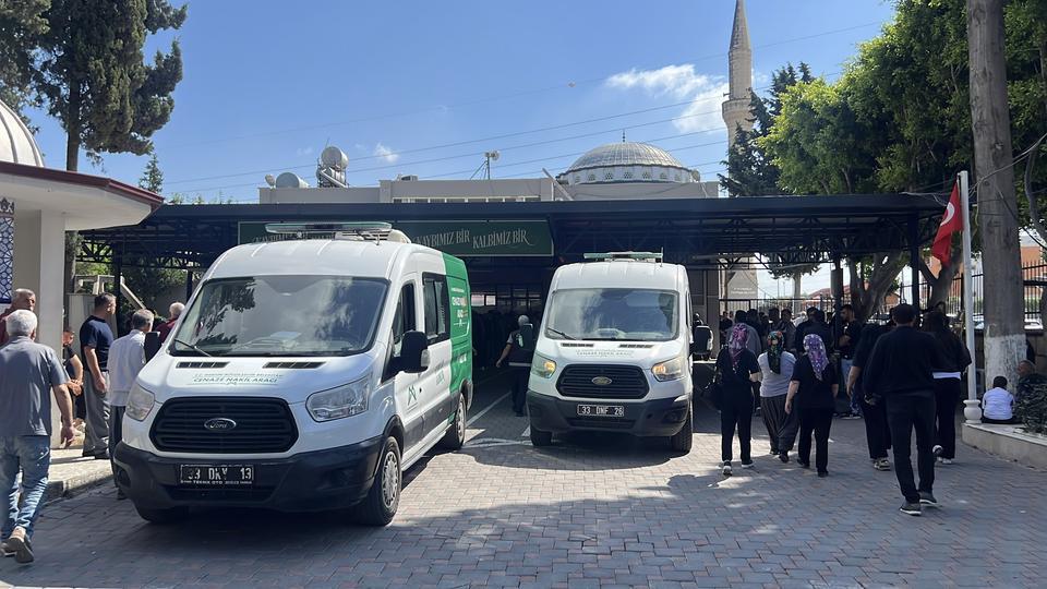 Mersin'deki vahşette hayatını kaybedenler son yolculuğuna uğurlanıyor