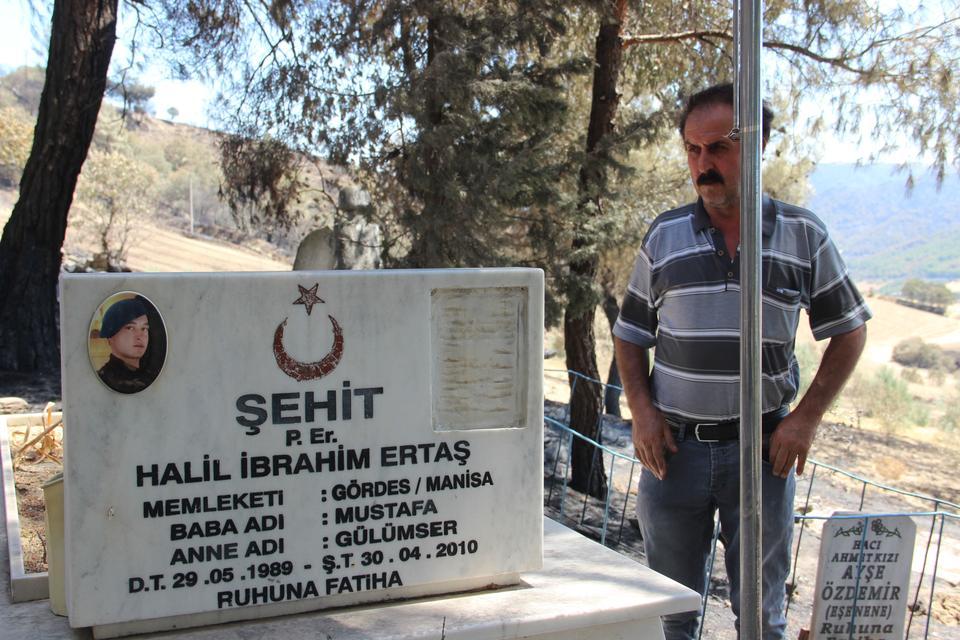 YANGINDA ŞEHİT MEZARI YANMADI