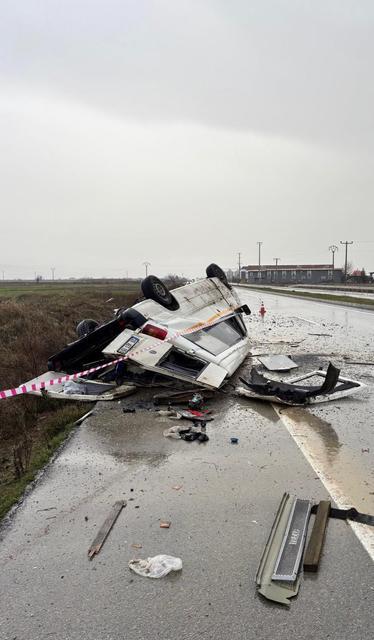 Denizli yolunda taklalar atan transit hurdaya döndü