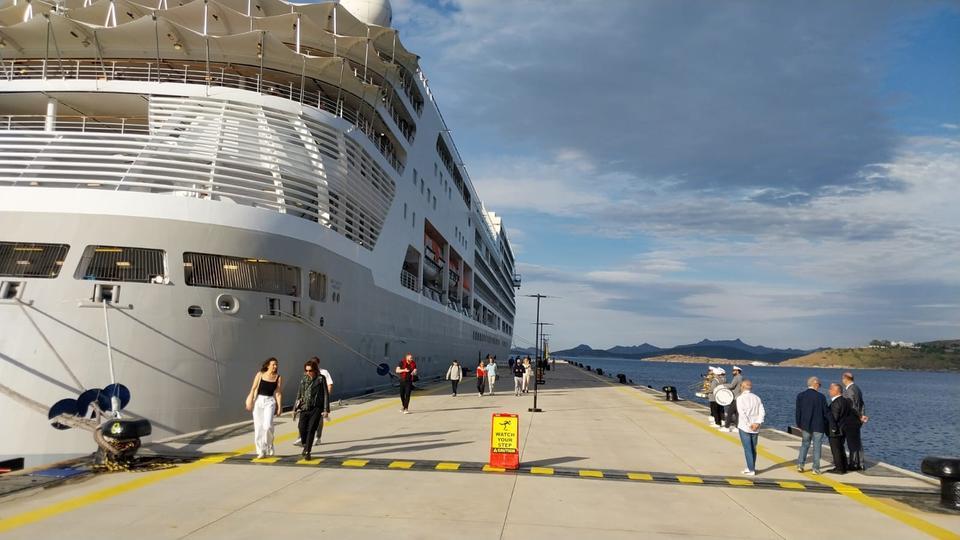 BODRUM'A SEZONUN İLK GEMİSİ GELDİ