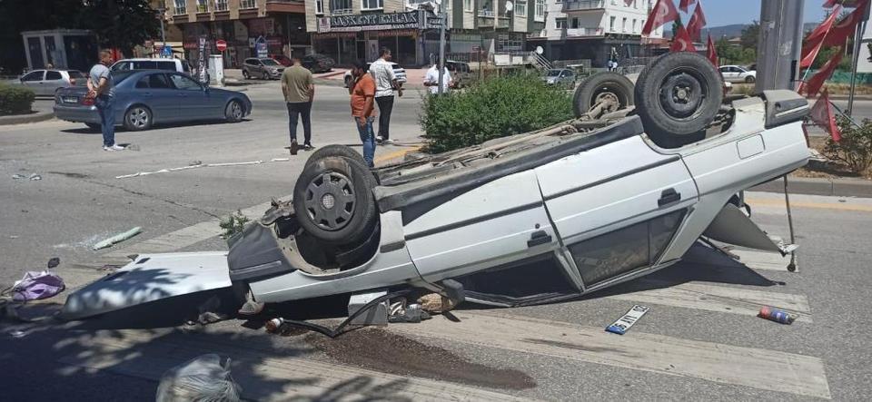 Takla atan araçtan yara almadan kurtuldu