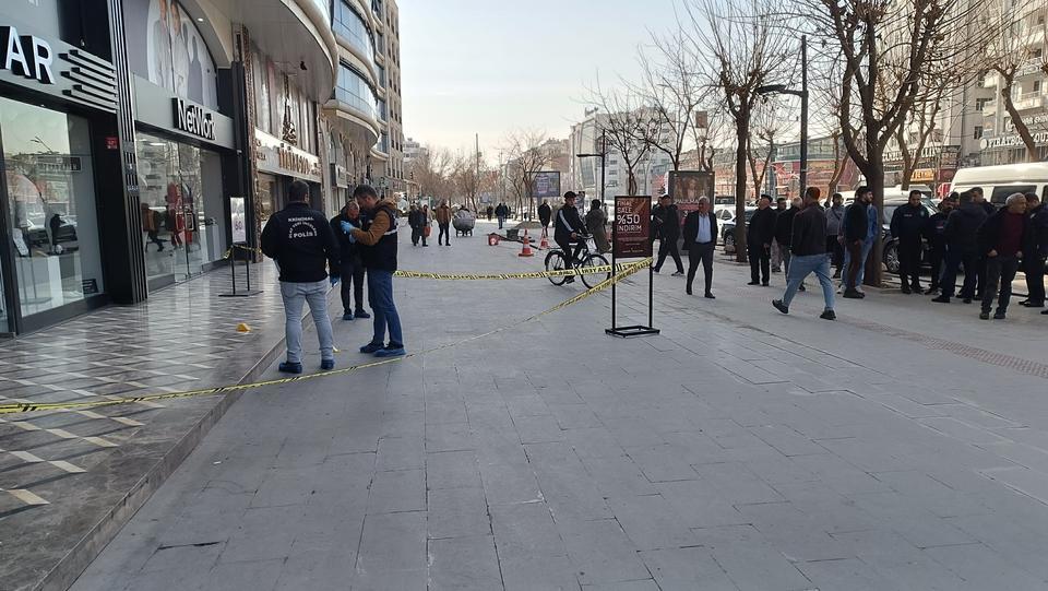 BATMAN'DA FECİ OLAY: İŞ MERKEZİNİN 7'NCİ KATINDAN DÜŞEN GENÇ KIZ HAYATINI KAYBETTİ