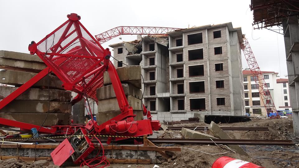 TAVŞANLI'DA TOKİ İNŞAATINDA VİNÇ KAZASI: 1 YARALI