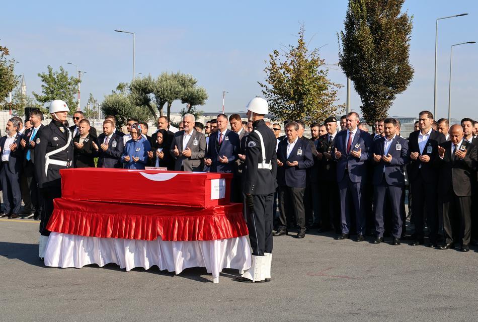İSRAİL'İN KATLETTİĞİ AYŞENUR EZGİ EYGİ'NİN CENAZESİ İSTANBUL'A GETİRİLDİ EYGİ İÇİN İSTANBUL HAVALİMANI'NDA TÖREN DÜZENDİ
