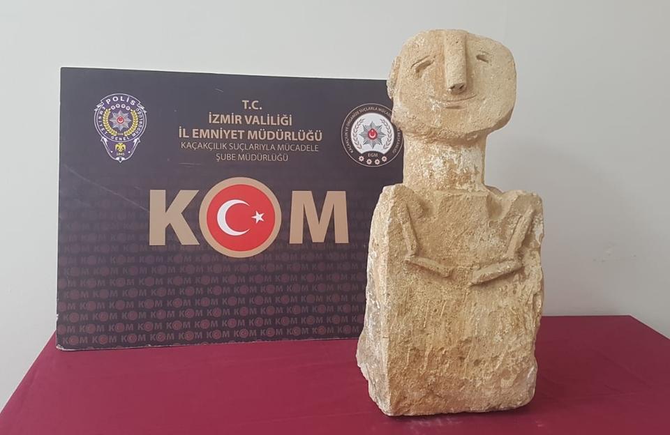 İzmir'de 11 bin 500 yıllık heykel ele geçirildi