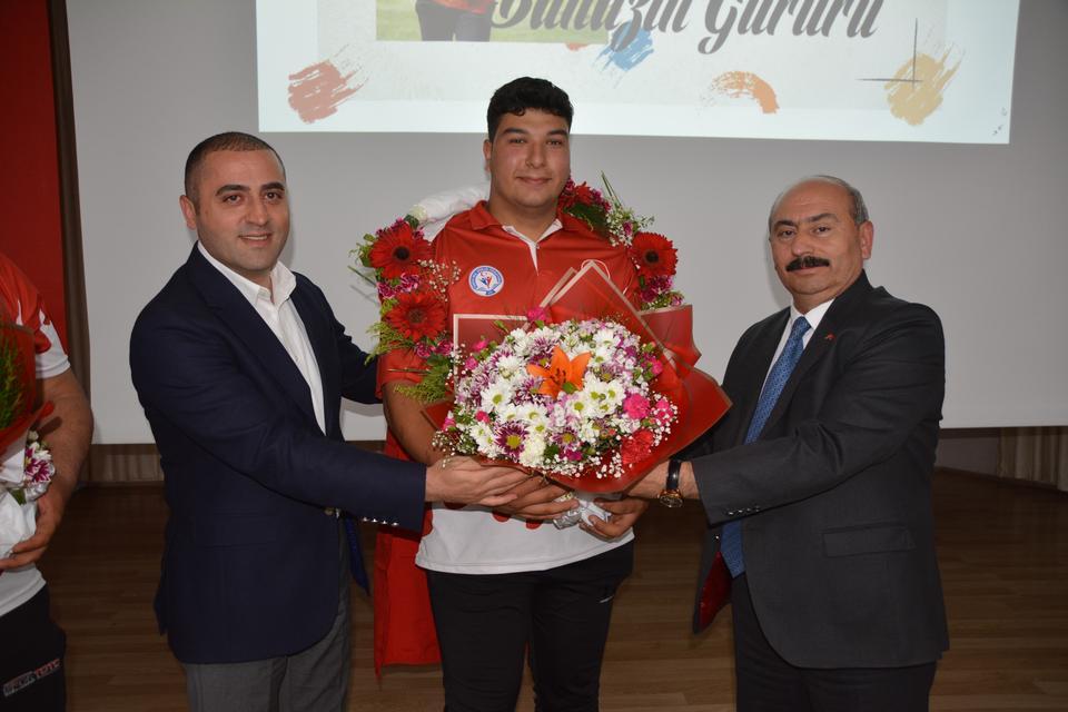 Gymnasiade 2022'de altın madalya kazanan Ali Peker'e memleketinde coşkulu karşılama