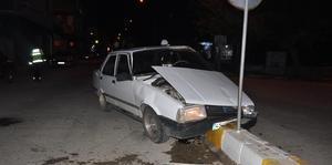 Manisa'nın Alaşehir ilçesinde refüje çarpan otomobildeki 2 kişi yaralandı. 112 Acil Servis ekiplerince Alaşehir Devlet Hastanesine kaldırılan yaralıların hayati tehlikelerinin bulunmadığı öğrenildi. ( Ali Yıldırım - Anadolu Ajansı )