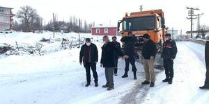 Sandıklı'daki köylerde kar küreme çalışması sürüyor