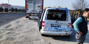 Manisa’da tırla çarpışan hafif ticari araçtaki 7 kişi yaralandı