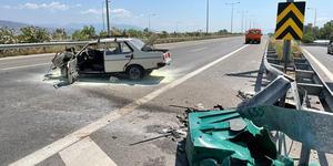 Aydın'da otoyolda bariyere çarpan otomobilin sürücüsü ağır yaralandı